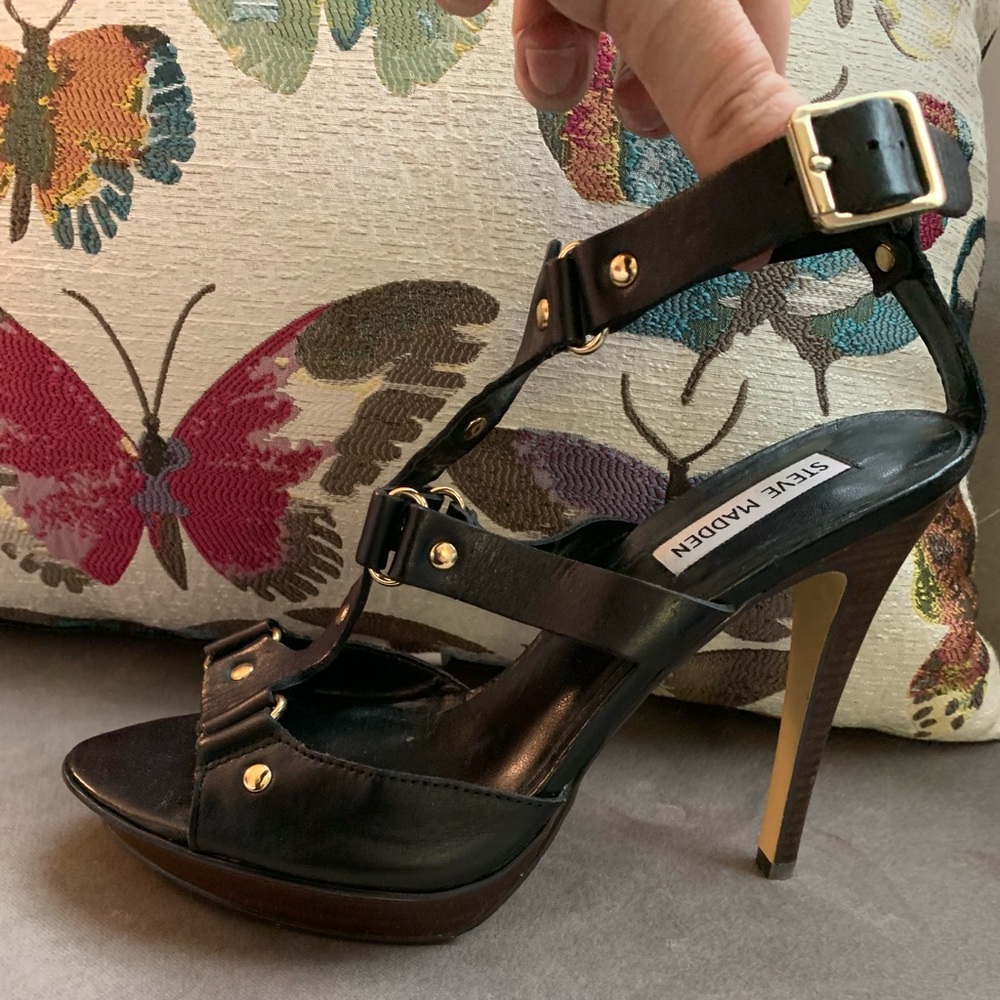 EUC Super sexy Steve Madden Sandals
